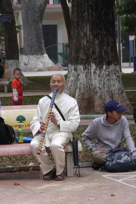 Susanne Länge - Flötenspieler Hanoi - Reisefoto 