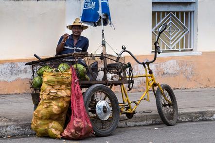 Karin Luttmer - Kubanischer Strassenverkäufer - Reisefoto 